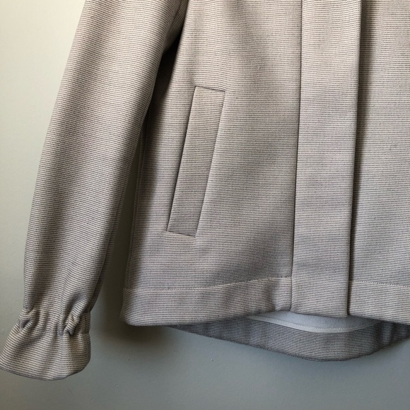 Lululemon Studio Softshell - size M/L - neutral softshell jacket versatile coat - Picture 6 of 16